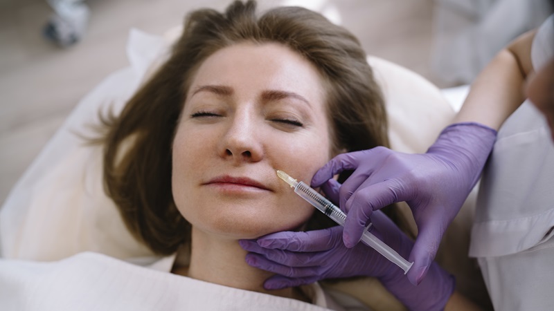 A woman receives Radiesse.